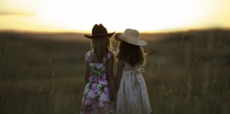 Czy niskie dziewczyny mogą nosić długie sukienki?