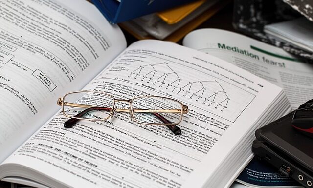 Jak długo ładować latarkę? Jak długo ładować latarkę?